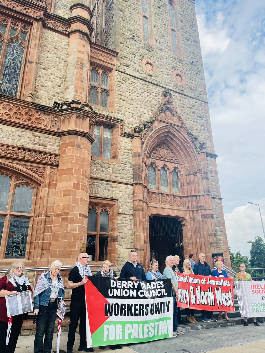 The <a href="/NUJofficial/">NUJ</a> Northwest gather at Derry’s Guildhall to remember <a href="/AJEnglish/">Al Jazeera English</a> <a href="/AnasAlSharif0/">أنس الشريف Anas Al-Sharif</a> who was killed alongside his Al Jazeera colleagues in Gaza yesterday. 
Journalism is not a crime. 
Killing journalists is a war crime