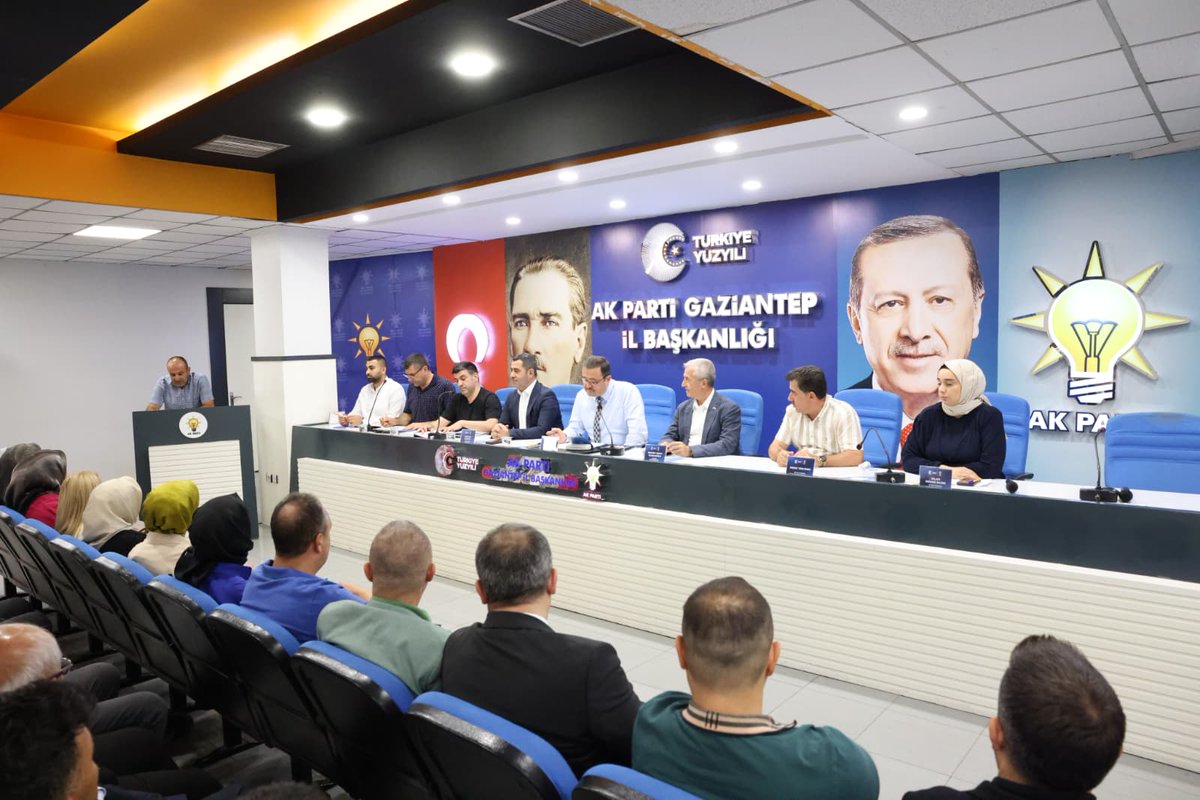 İl Başkanımız Sayın Fatih Muhaddis Fedaioğlu’nun önderliğinde, Milletvekilimiz Sayın Bünyamin Bozgeyik ve Şahinbey Belediye Başkanımız Sayın Mehmet Tahmazoğlu’nun katılımlarıyla 
bu haftaki il yönetim kurulu toplantımızı gerçekleştirdik. 

Birlikte büyük hedeflere, omuz omuza