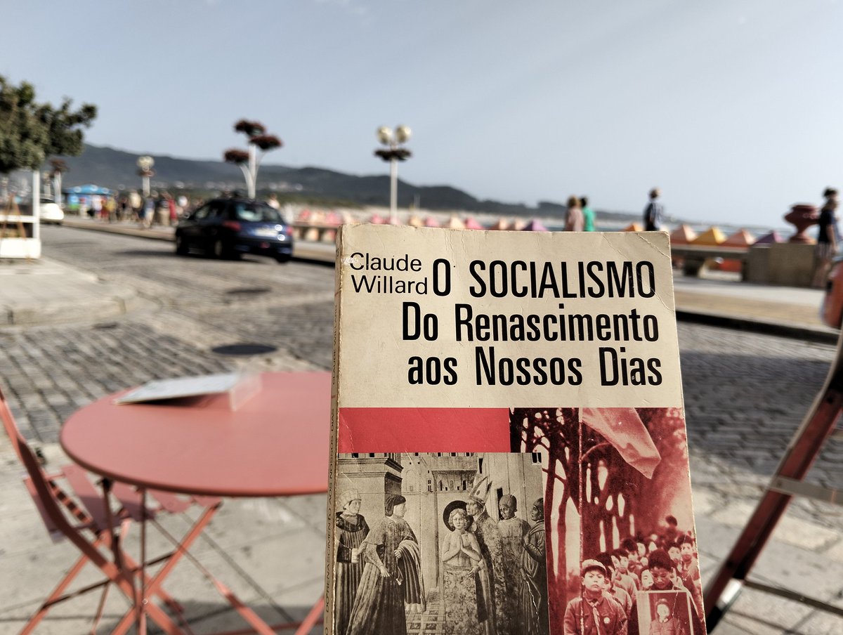 Renderse ao turismo de praia ofrécenos premios nas librarías de vello portuguesas, lecturas que nos redimen do propio turismo 😅