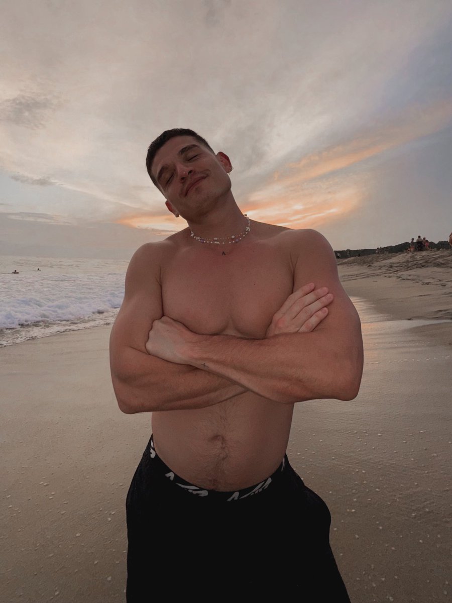 cruzayonc's tweet photo. bday dump 🎈♥️🌴✨🎂💫 https://t.co/jrpI0AURQr