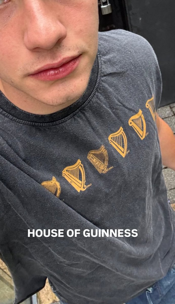 ANSIOSOS! 🤞🏻 — Louis Partridge via Instagram stories.