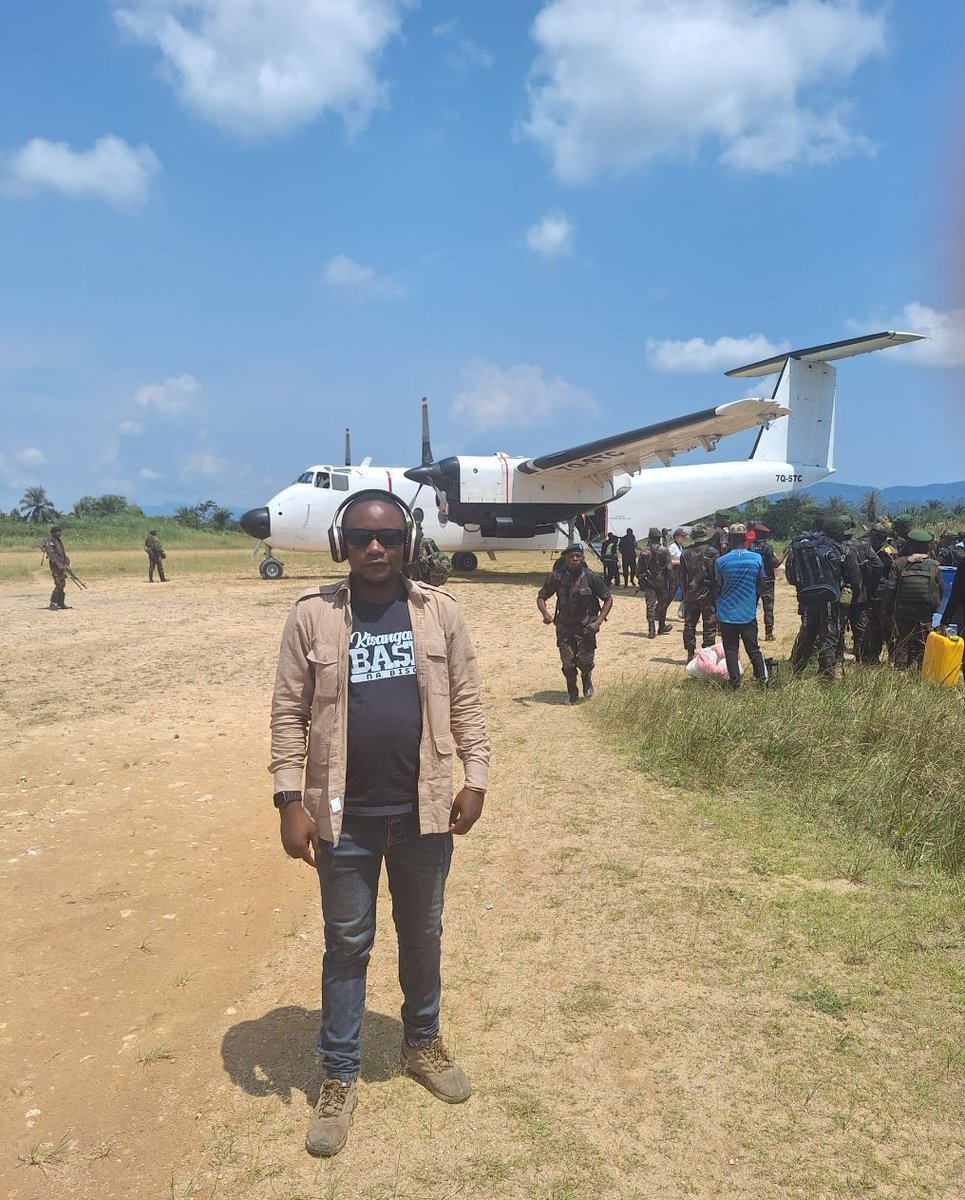 sergesindani01's tweet photo. 🔴#RDC Plusieurs d'entre vous m'ont suggéré de répondre à l'appel de notre armée @FARDC_Info pour intégrer ses services de communication et d'information #SICFA, après l'académie militaire de Kananga.
Je comprends d'où vient cette attente, car ma passion pour des questions de guerre est sans sans équivoque et que mon père, mes deux frères, et de nombreux membres de ma famille servent déjà notre pays dans l'armée.
Cependant, je me sens pour ma part plus investi par ma vocation de Journaliste et de Citoyen patriote. Je crois pouvoir servir mon pays de cette manière.
Pour le moment, ma décision n'est pas définitive. J'aimerais avoir vos conseils et vos avis.
Le clavier est à vous !