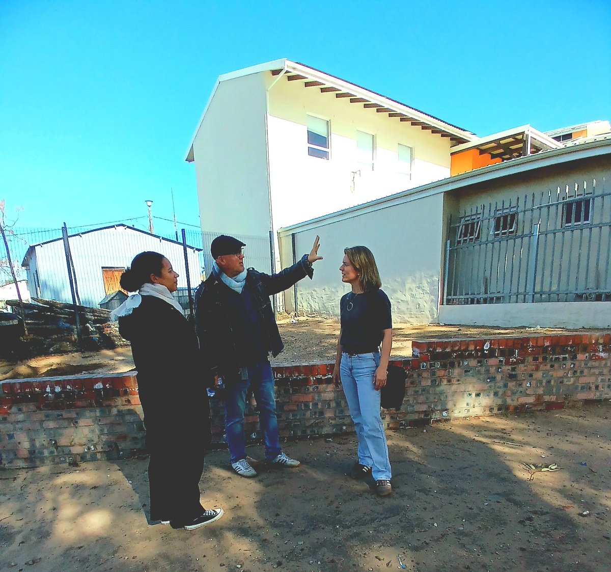 In Walmer, Gqeberha, my colleague Lena visited the future site of NPO #Masifunde’s green oasis. Another micro-project supported by the 🇩🇪 Consulate General.  

A safe space in the making - for youth to relax, reflect &amp; heal. To receive support beyond education. 

🇩🇪🤝🏽🇿🇦
