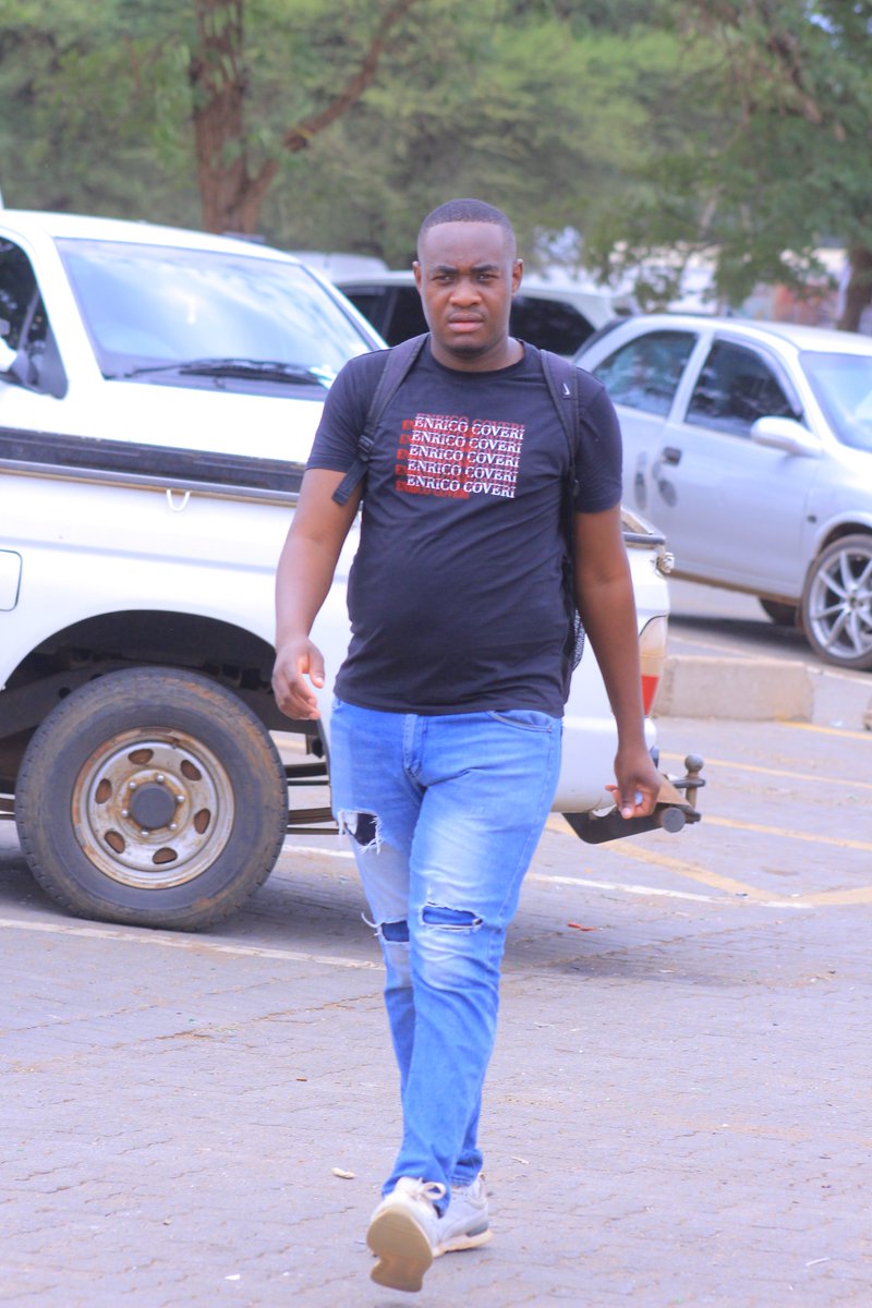 cresposebone263's tweet photo. I think I must write this

My Charger came kele ko mmerekong and I didn't want to borrow anyone
People borrowed and I am was not apologetic https://t.co/PNtUvi2qs2