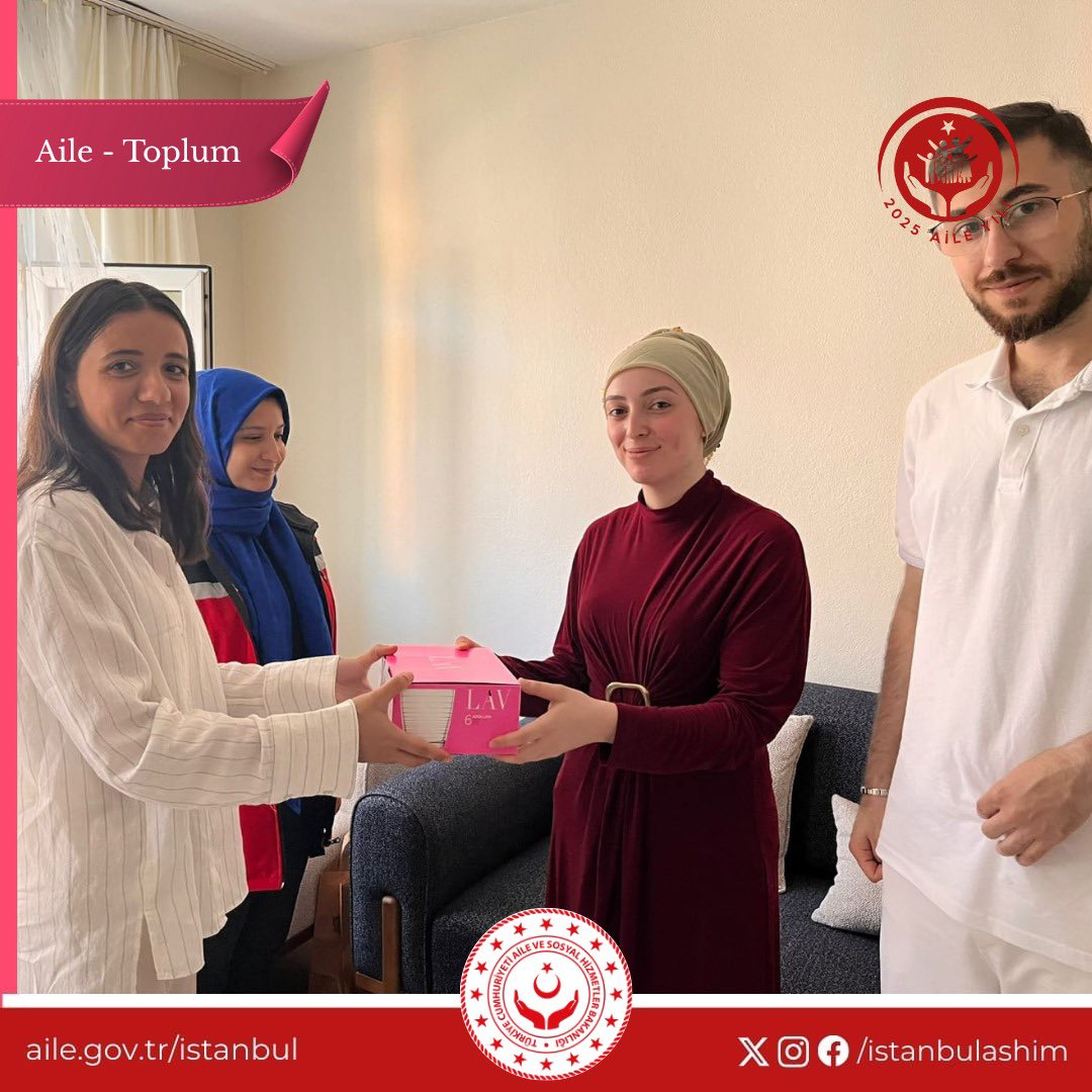 istanbulashim's tweet photo. Aile Yılı kapsamında “Evlenecek Gençlerin Desteklenmesi” projesinden yararlanan çiftlerimizi ziyaret ederek,
Sayın Bakanımız Mahinur ÖZDEMİR GÖKTAŞ’ın tebriklerini iletiyoruz.

@tcailesosyal 
@omerturan81 https://t.co/jo08PlnzNs