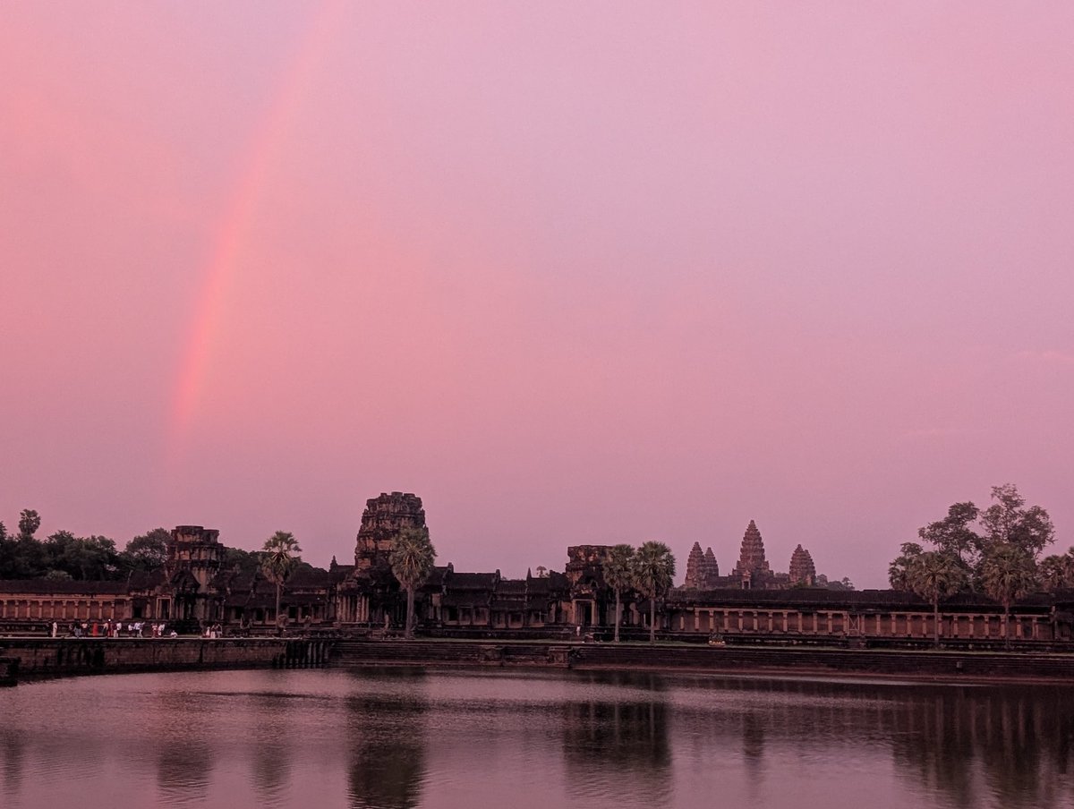 アンコールワットにかかる虹が最高だった。10年前、5年前に来た時よりもカンボジアが発展してて嬉しくなった。たった一人でもいいから誰かの役に立てる人になりたいって改めて思った。