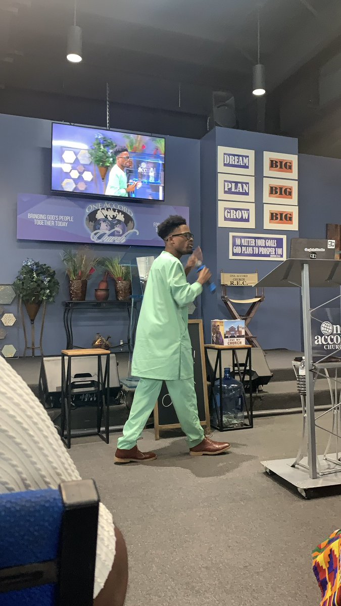 Gabe4_Christ's tweet photo. The Lord is so kind to me….. I am so grateful that I was able to minister at one accord church today! To God be the glory. 🙌🏾 Thanks to Apostle Dr. Roberto Crichlow and Pastor Venus Crichlow for the opportunity! The Lord moved mightily!!!!! https://t.co/QP8Q6ZZHjr