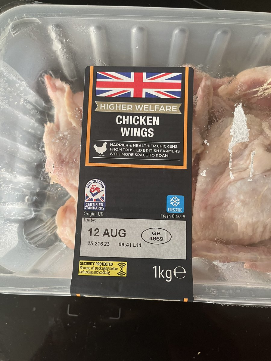 gracenkolo4's tweet photo. Sadly @LidlGB again… off before its due date? Stinks!! https://t.co/WflUVjAIGp