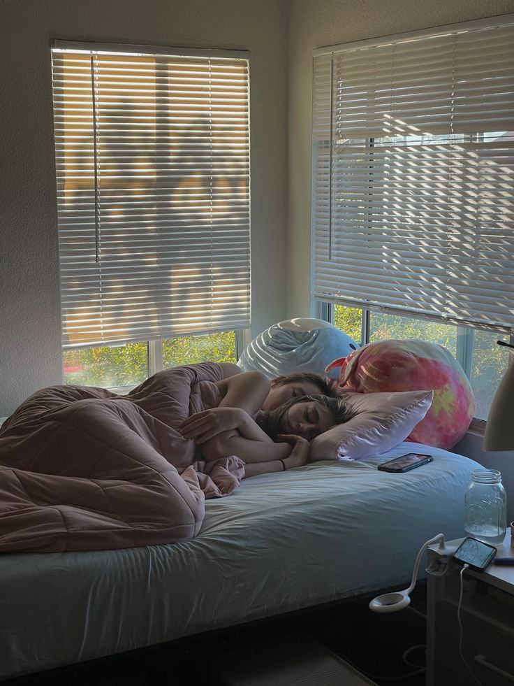 sapphicflix's tweet image. 