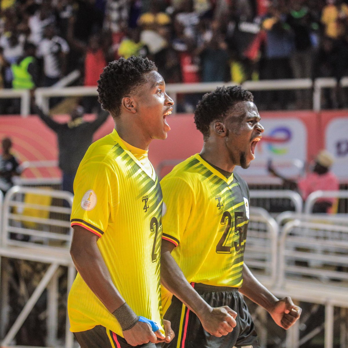 Back for the second half. 🇺🇬💪

46’ Uganda 🇺🇬 1-0 🇳🇪 Niger

#UGANIG | #TotalEnergiesCHAN2024