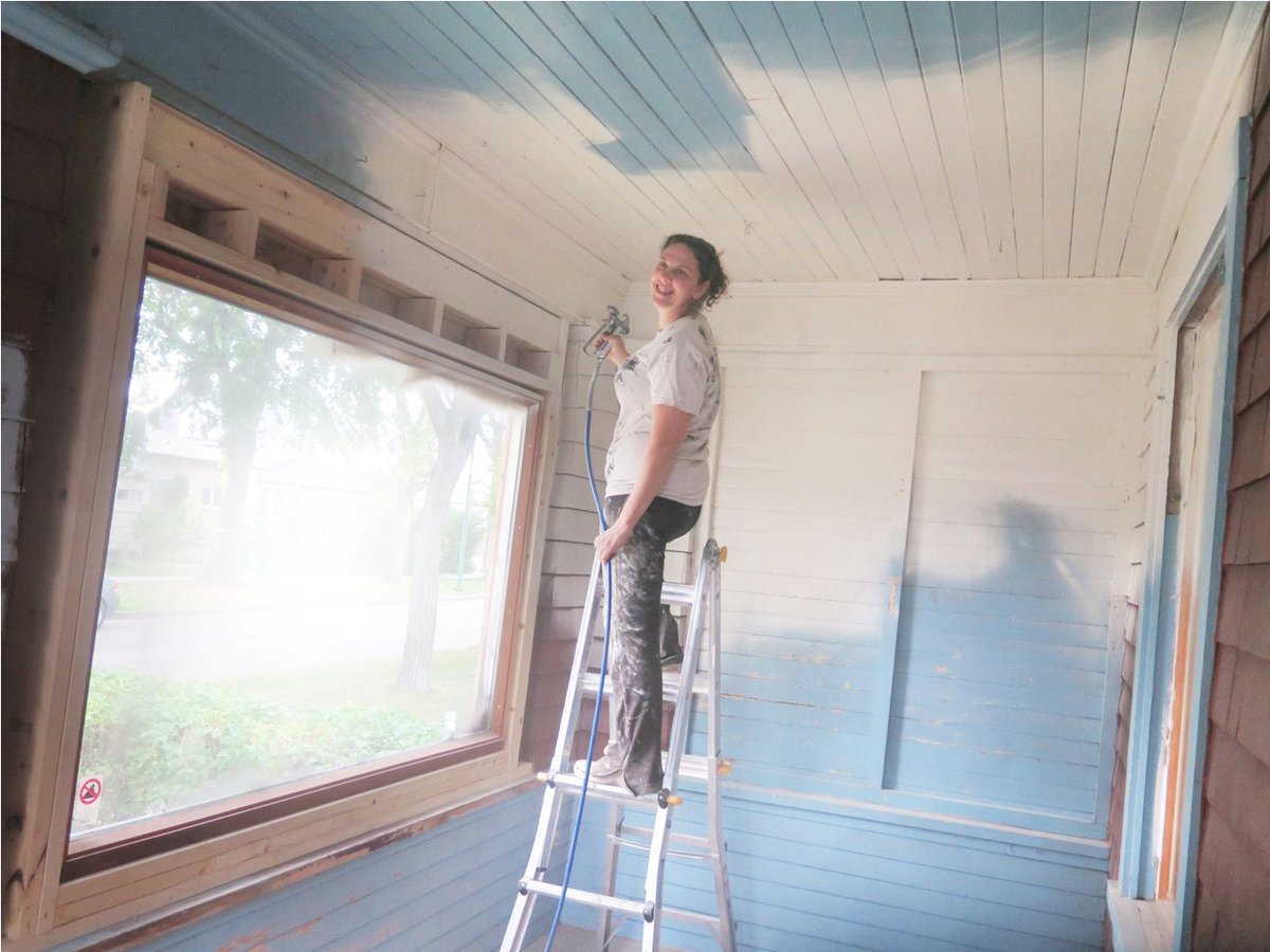 REMoneyNMoreJay's tweet photo. Before &amp; After Porch Update! 

#before #tlc #handymanspecial #fixerupperhouse #fixerupper #homerenovations #renovatingourhome #reno #renovation #renovationproject #renovationseries #sweatequity #beforevsafter #diyhomeprojects #diyhomerenovation #diy #homeupdate #porch #frontporch https://t.co/LtWKiGJI0B