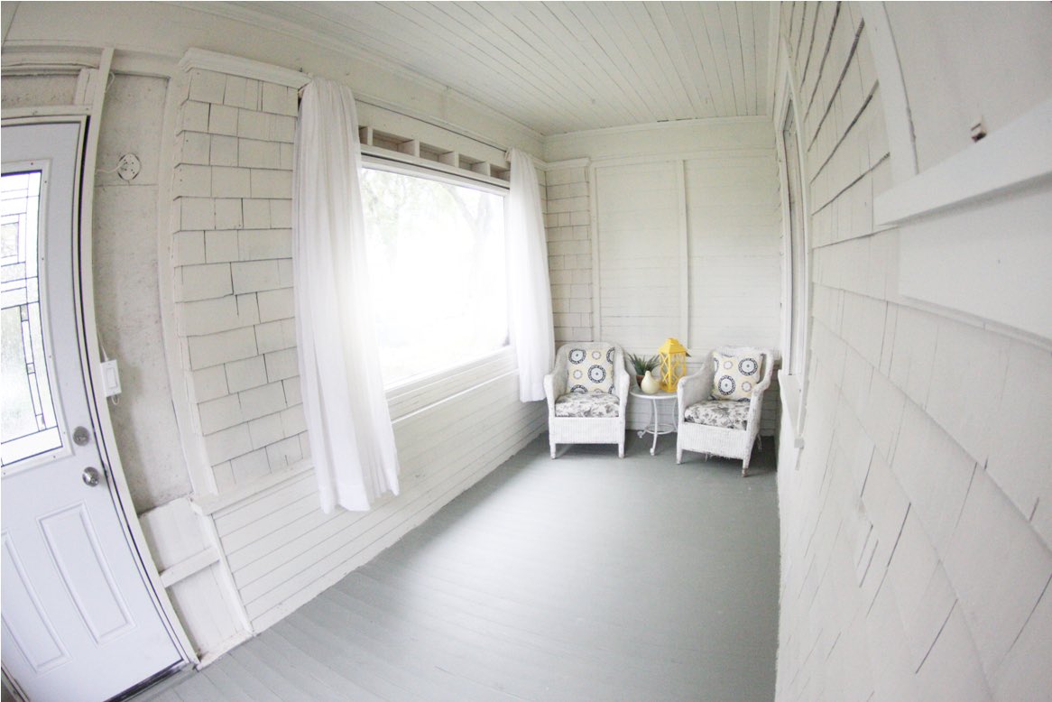 REMoneyNMoreJay's tweet photo. Before &amp; After Porch Update! 

#before #tlc #handymanspecial #fixerupperhouse #fixerupper #homerenovations #renovatingourhome #reno #renovation #renovationproject #renovationseries #sweatequity #beforevsafter #diyhomeprojects #diyhomerenovation #diy #homeupdate #porch #frontporch https://t.co/LtWKiGJI0B