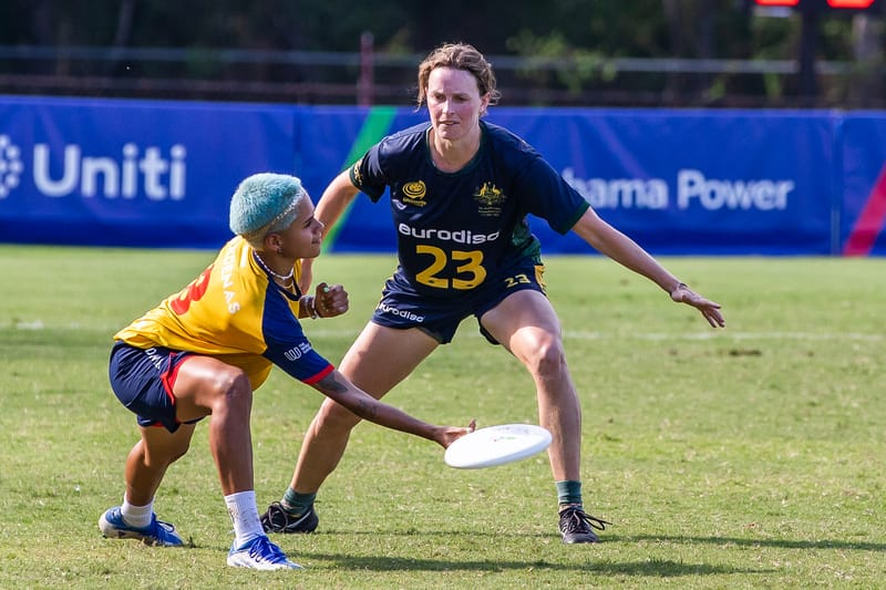 CIJ37's tweet photo. DISCO VOLADOR: Deporte que engloba varias disciplinas con un disco volador o frisbee.

La más conocida es el Ultimate, un juego de equipo sin contacto en el que se marcan puntos al recibir el disco en la zona de anotación del equipo contrario. https://t.co/bphNdFrTYP