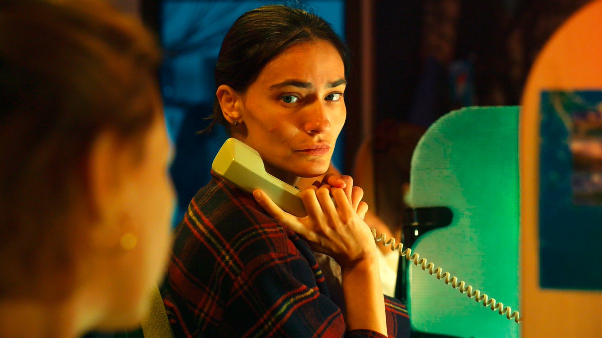 jipe0043's tweet image. Quand une hôtesse de call-center érotique tire profit de ses relations, #Confidente révise le principe du film américain #Deniseautelephone. Le couple franco-turc à l’origine de #Sibel signe un tour de force sublimé par l’actrice @saadetisilaksoy
En lire +
jipezelig.blogspot.com/2025/08/confid…