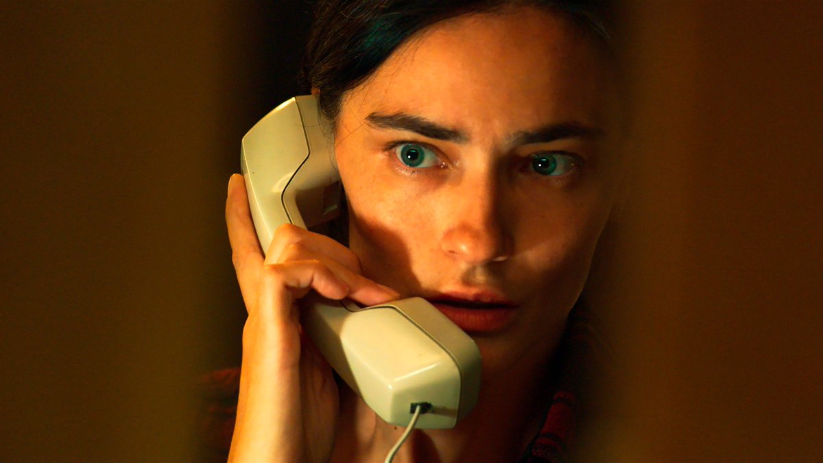 jipe0043's tweet image. Quand une hôtesse de call-center érotique tire profit de ses relations, #Confidente révise le principe du film américain #Deniseautelephone. Le couple franco-turc à l’origine de #Sibel signe un tour de force sublimé par l’actrice @saadetisilaksoy
En lire +
jipezelig.blogspot.com/2025/08/confid…