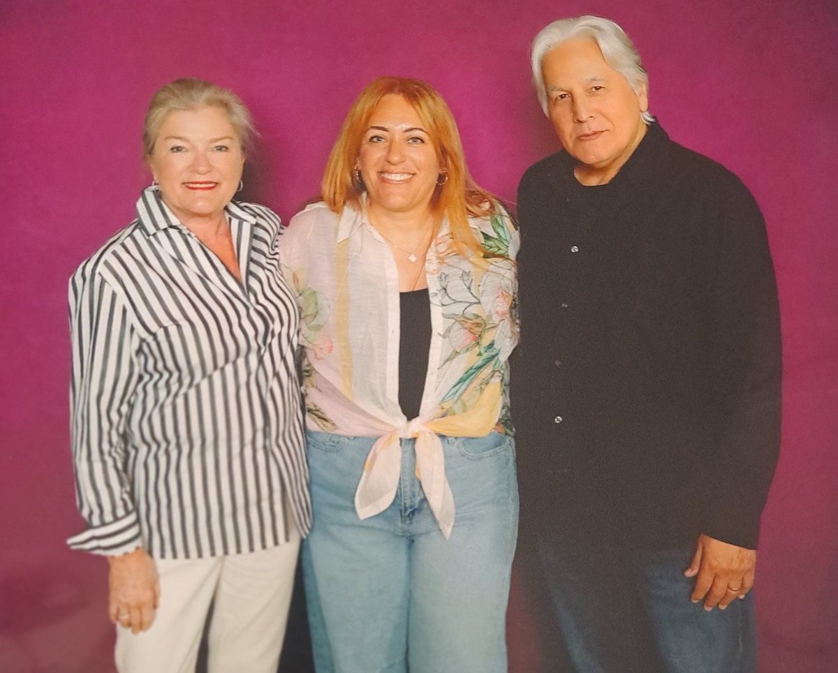 megsmamma's tweet photo. 19 year old Michele would have squealed and cried. 49 year old Michele face-sweated a lot and was just plain grateful to have finally fulfilled a 30-year wish 🖖❤️
#StarTrekVoyager #JetC https://t.co/ZqkM078KCX