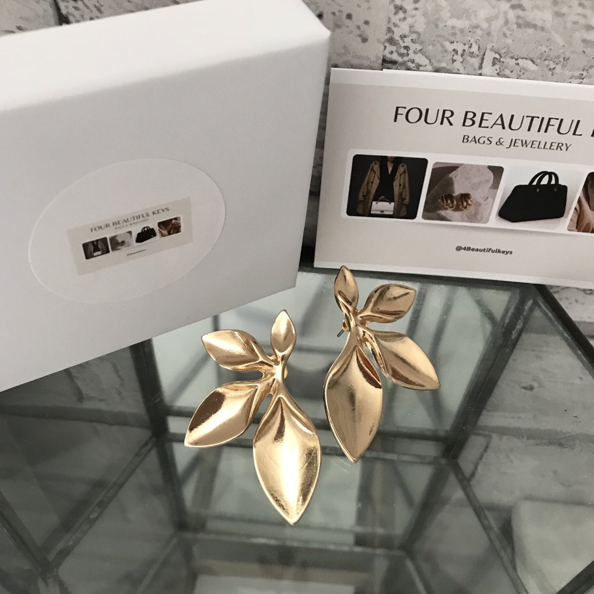 Gold earrings- Earrings- Statement earrings 4beautifulkeys.etsy.com/listing/170355…