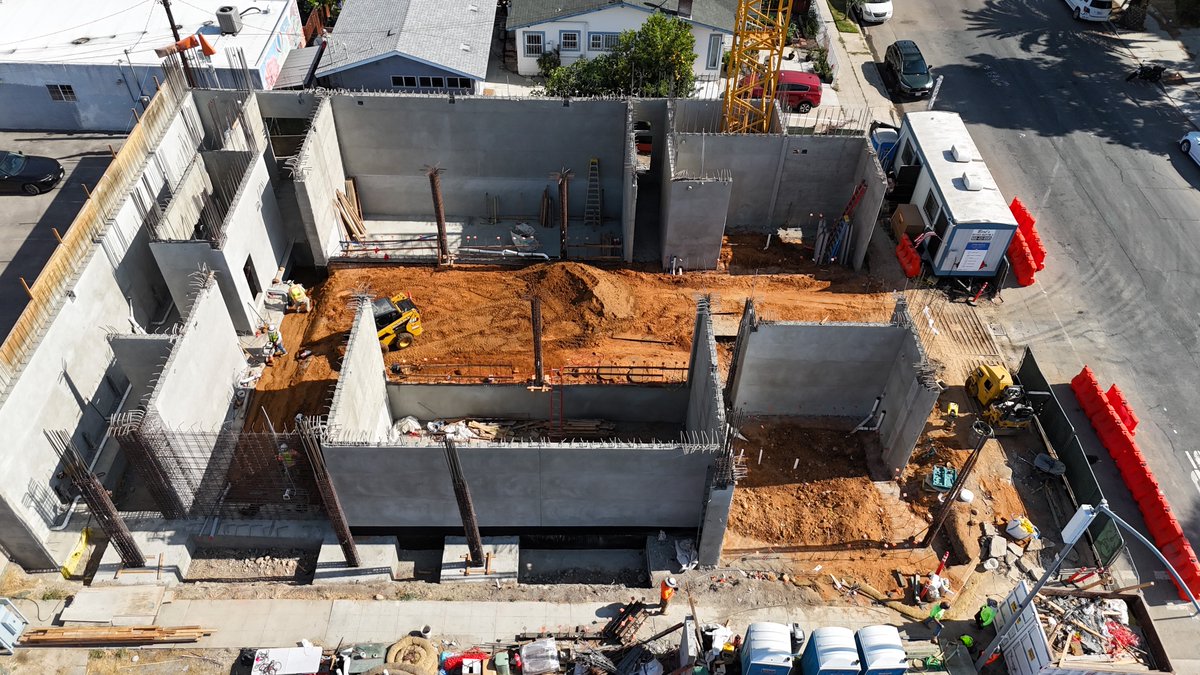 CWDriverCos's tweet image. The Good &amp;amp; Roberts team is making strong progress on the Illinois St. 65-unit multi-family building with podium parking, rooftop terrace, car stacker system, and ground-floor retail. #CWDriverCos #Construction