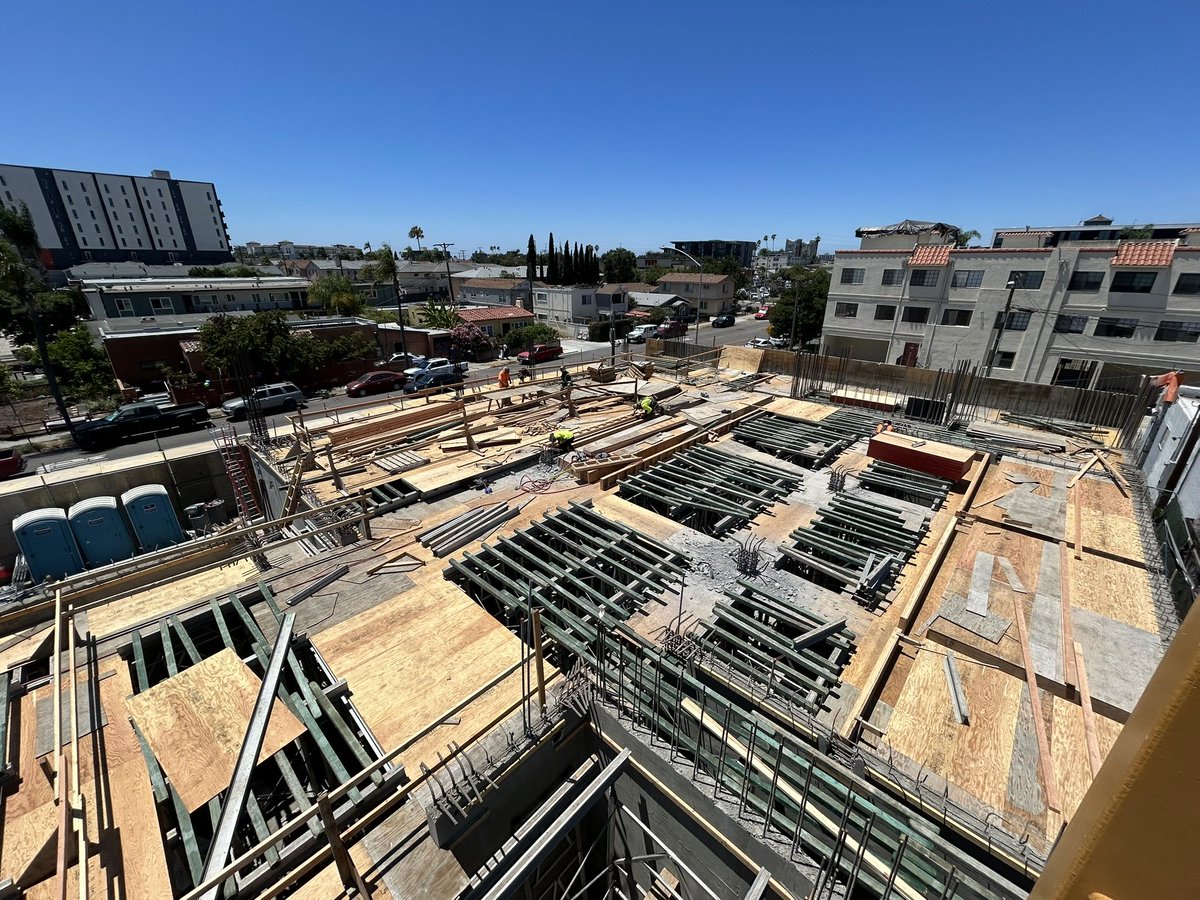 CWDriverCos's tweet image. The Good &amp;amp; Roberts team is making strong progress on the Illinois St. 65-unit multi-family building with podium parking, rooftop terrace, car stacker system, and ground-floor retail. #CWDriverCos #Construction