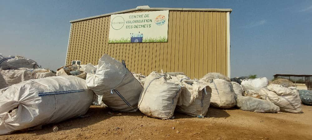ecotechdj's tweet image. 🚀 11 tonnes de PET collectées en 2 mois ! Une semaine entière de production de paillettes ♻️ Merci à tous 💚 #EcoTech