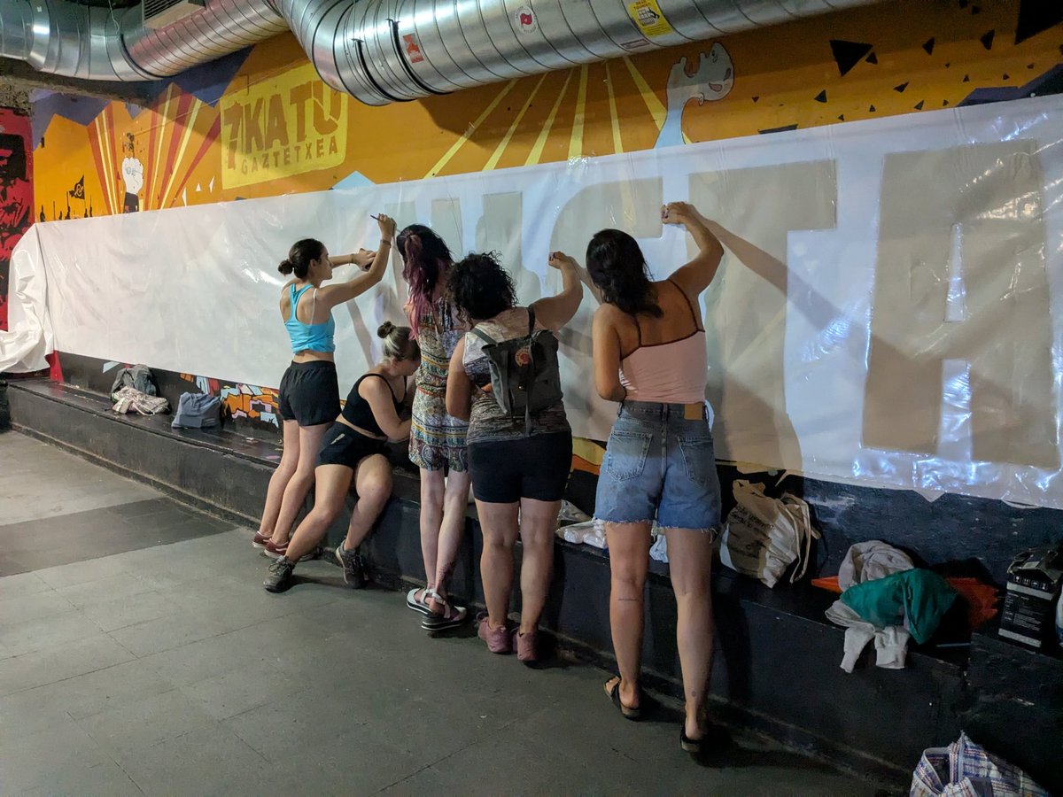 Hasi gara Aste Nagusirako prestaketak egiten 🔥
ASTE
NAGUSIA
FEMINISTA
IZANGO
DA
EDO
EZ 
DA IZANGO