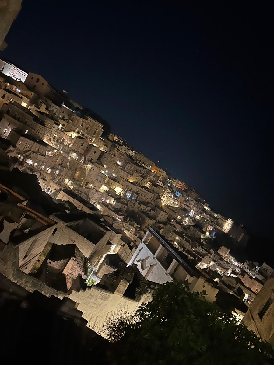 FrancescoVerdic's tweet photo. …nella meravigliosa #Matera 🪨
#MateraDiNotte #CittaDeiSassi #Puglia 🌸 https://t.co/kILQl5QtZH