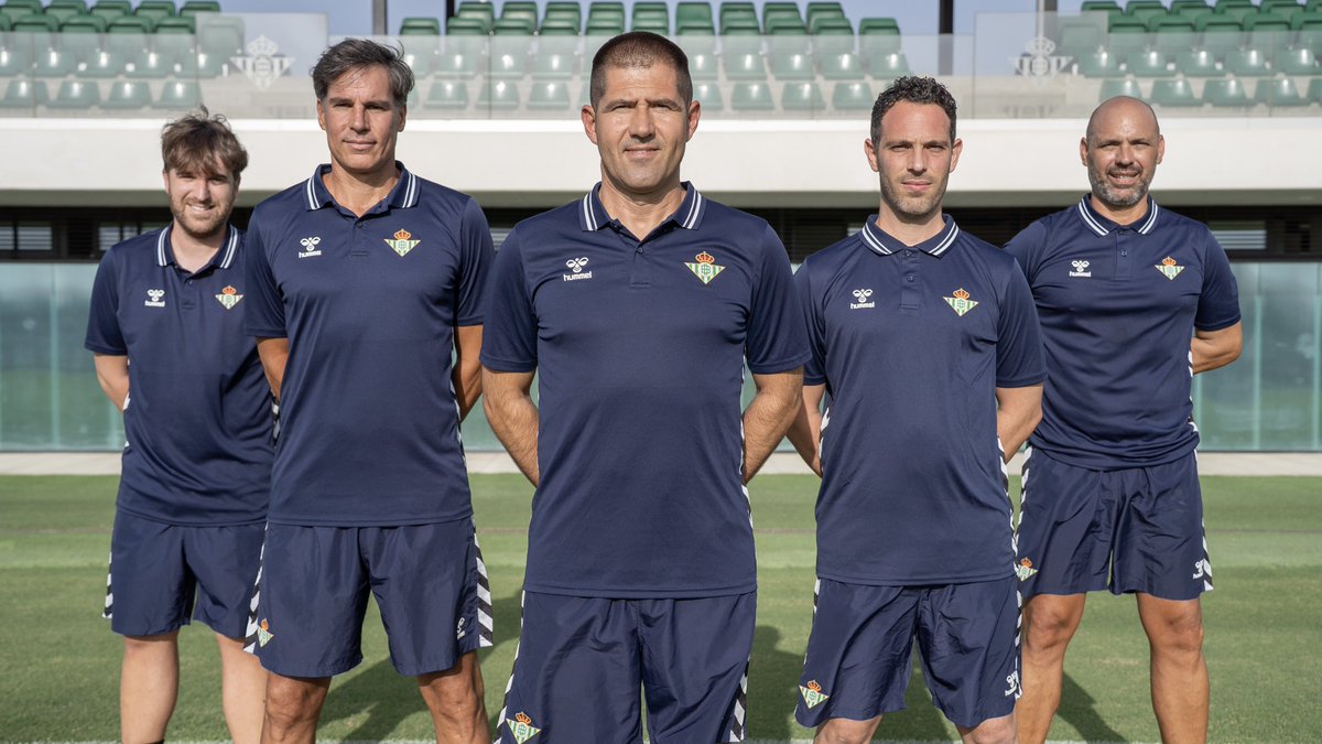 Cuerpo técnico del #RBBjuvenilLN para la temporada 25/26 📸

🗣️ Entrenador: Miguel Ángel Caro
👥 Segundo entrenador: Hipólito Fernández 'Poli'
🏋️‍♂️ Preparador físico: Adrián Benítez
🧤 Preparador de porteros: Baldo López
👨‍💻 Analista: Manuel Núñez

#CanteraBetis