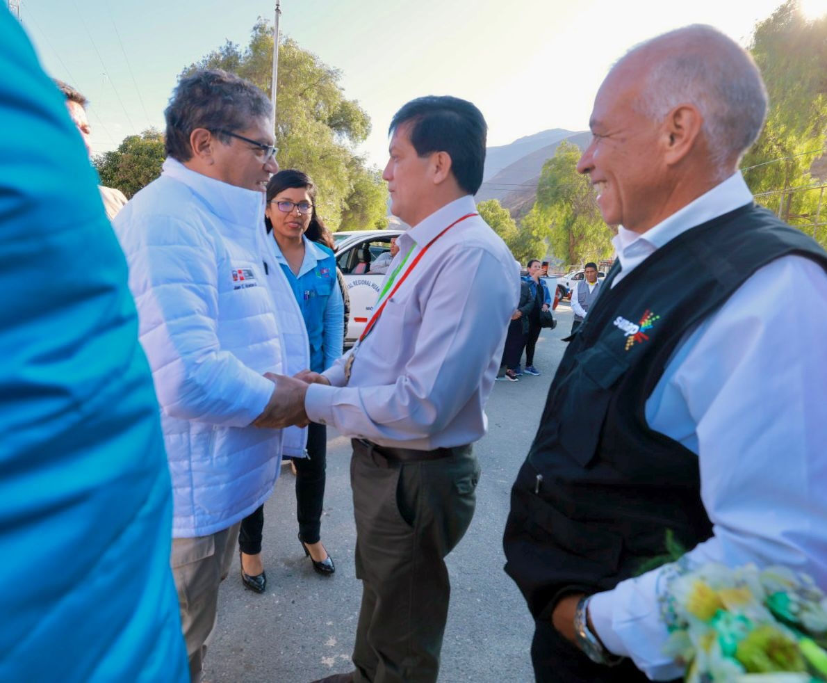 MinjusDH_Peru's tweet photo. #NotaInformativa 📃 | Para cumplir una agenda de trabajo en beneficio de la ciudadanía, el ministro de Justicia y Derechos Humanos llegó a la ciudad de #Huánuco, en donde fue recibido por el alcalde distrital de #Amarilis.
Como parte de sus actividades, el ministro supervisará las acciones de resocialización y medidas de seguridad en el establecimiento penitenciario de Potracancha (@INPEgob). Posteriormente, se reunirá con las redes aliadas del Servicio de Orientación al Adolescente (SOA) Huánuco del @Pronacej_Peru para sostener un diálogo que permita fortalecer su labor.