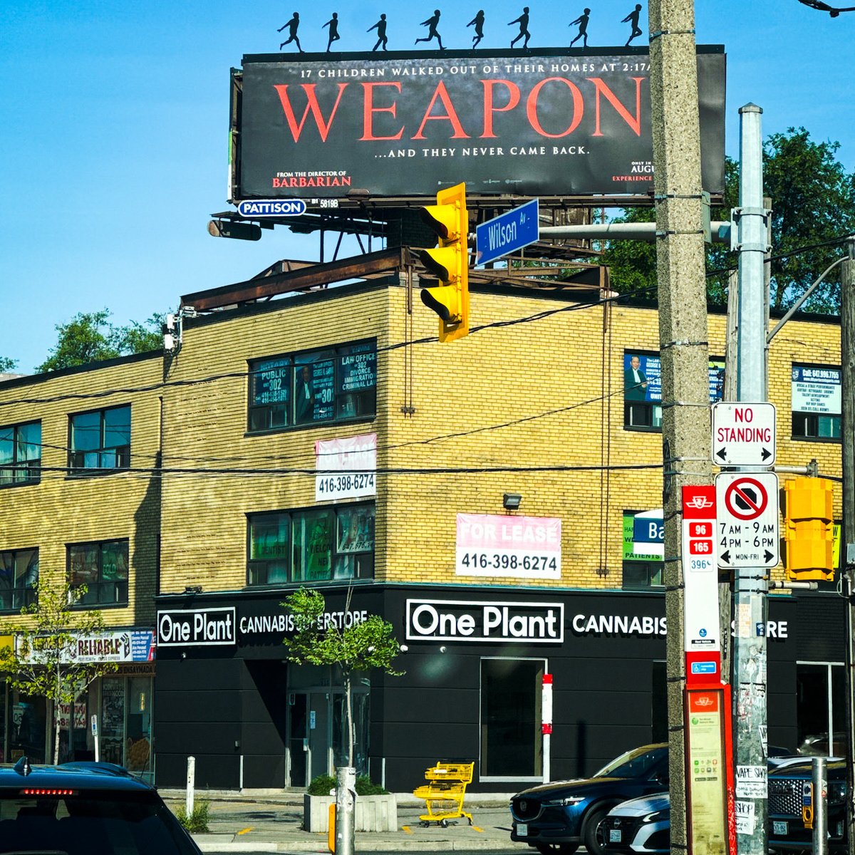 JRoc23's tweet photo. All I know is that WEAPONS has one of the most unhinged billboards I have seen on the streets.
Now THAT is some marketing prowess. I knew about nothing about it before I read the jist of the message, discerning what the movie was about. Now oddly moved by it.
#Weapons #Pattison https://t.co/knM8aSwQko