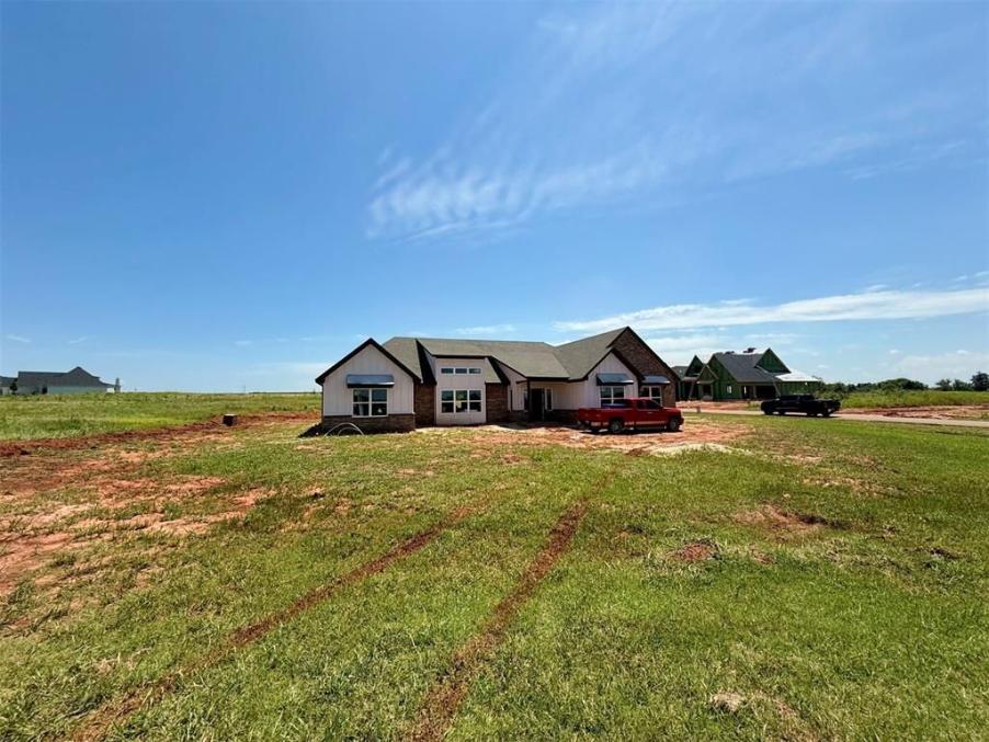 WyattPoindexter's tweet image. Need space for the whole crew? This Coldwater Creek gem has a true 4-bed layout, private wings + a flex room.
2980 Two Socks Run | Guthrie
Listed by Kasey Reyes – The Agency Oklahoma
#2980TwoSocksRun #ColdwaterCreekHomes