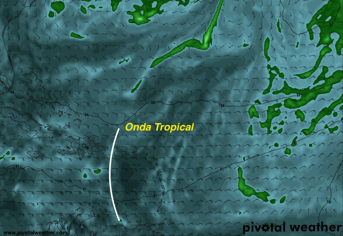 Una onda tropical estará pasando este martes sobre Puerto Rico trayendo con sigo una masa de aire húmedo. En la tarde esa onda se moverá a través de la Republica Dominicana generando algunas lluvias y tronadas. Sin embargo, dorsal de alta presión persistirá sobre la region.