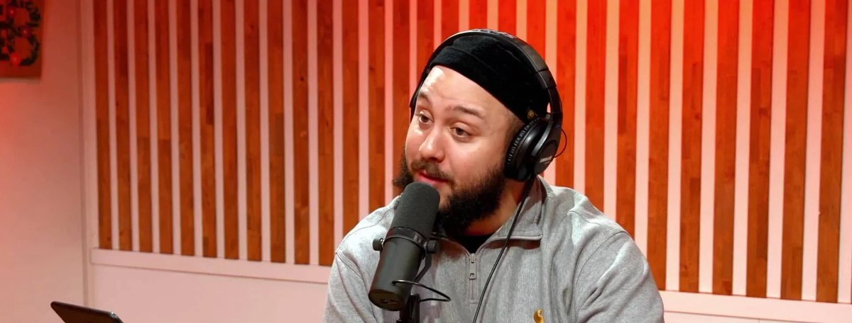 👨🏽‍🦲: Alors en 2022 on t’a vu plaquer un fan qui allait vers Messi, tu peux nous en parler ?

🏋️‍♂️: We faut faire attention

👨🏽‍🦲: D’accord