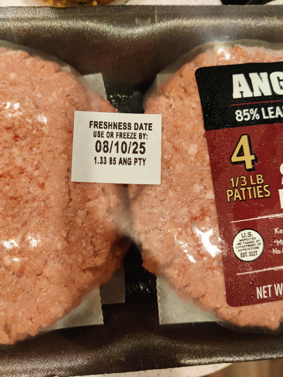 ice0cracker's tweet photo. Real funny @Walmart , giving me the oldest stuff that expires the next day is hilarious! https://t.co/swPWRf9052
