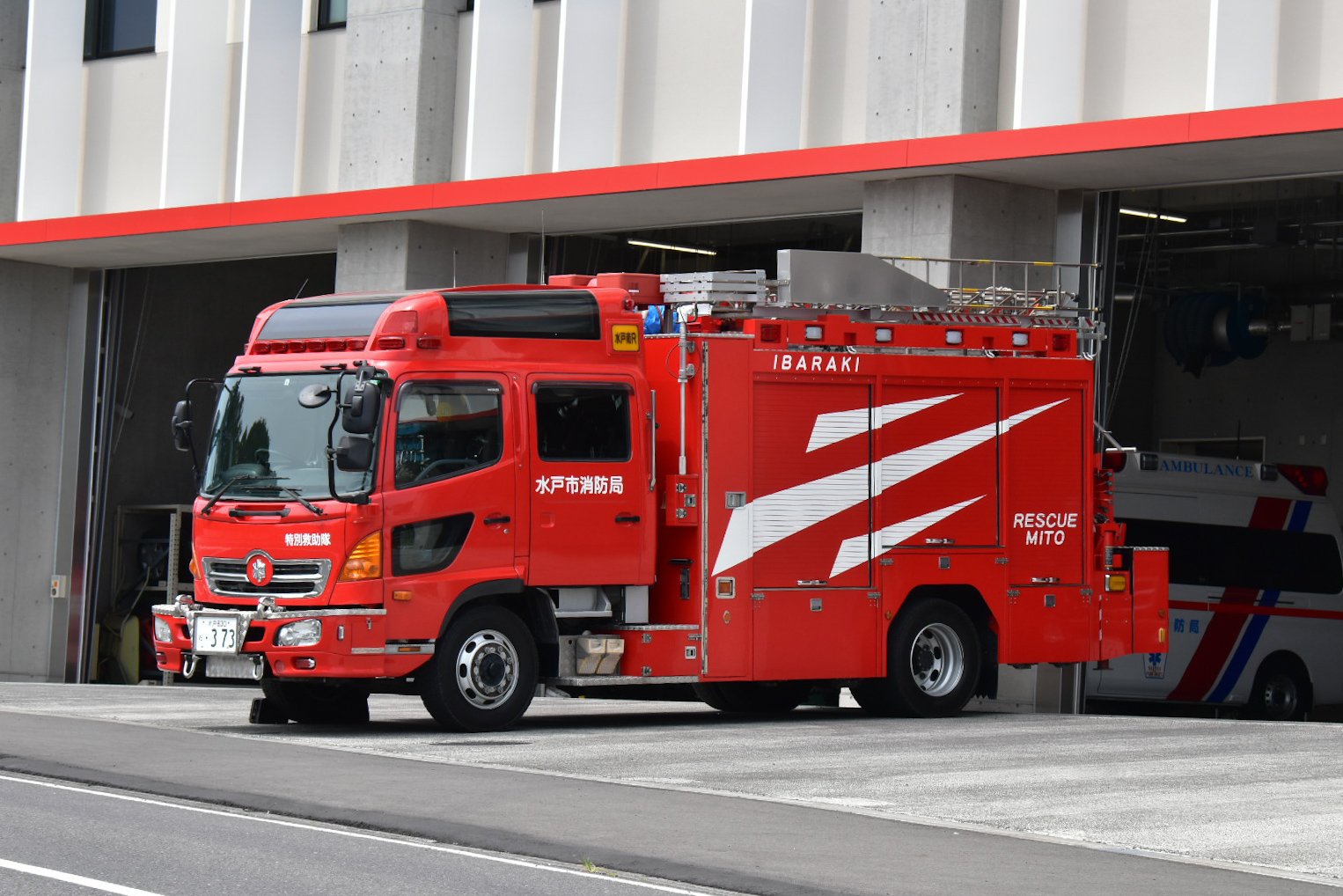 消防車 ぼうさいモーターショー2024 警視庁 車両展示 ・高性能救助車