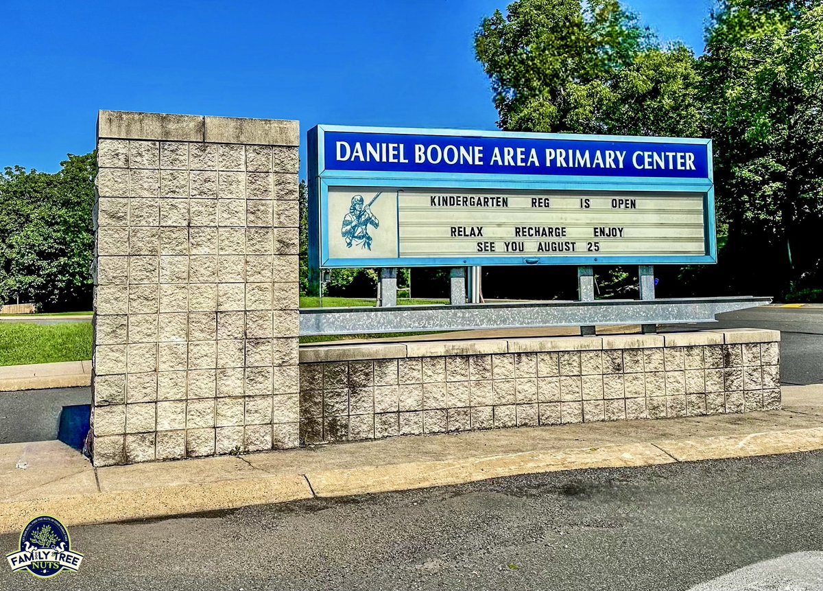FamilyTreeNuts1's tweet photo. 💥Misc. Daniel Boone markers snd places near his birthplace, Birdsboro, Berks County, Pennsylvania 

#danielboone #danielboonebirthplace #history #Ancestry #genealogy #AmericanHistory #ushistory #FamilyTreeNuts https://t.co/2jnQD185rw