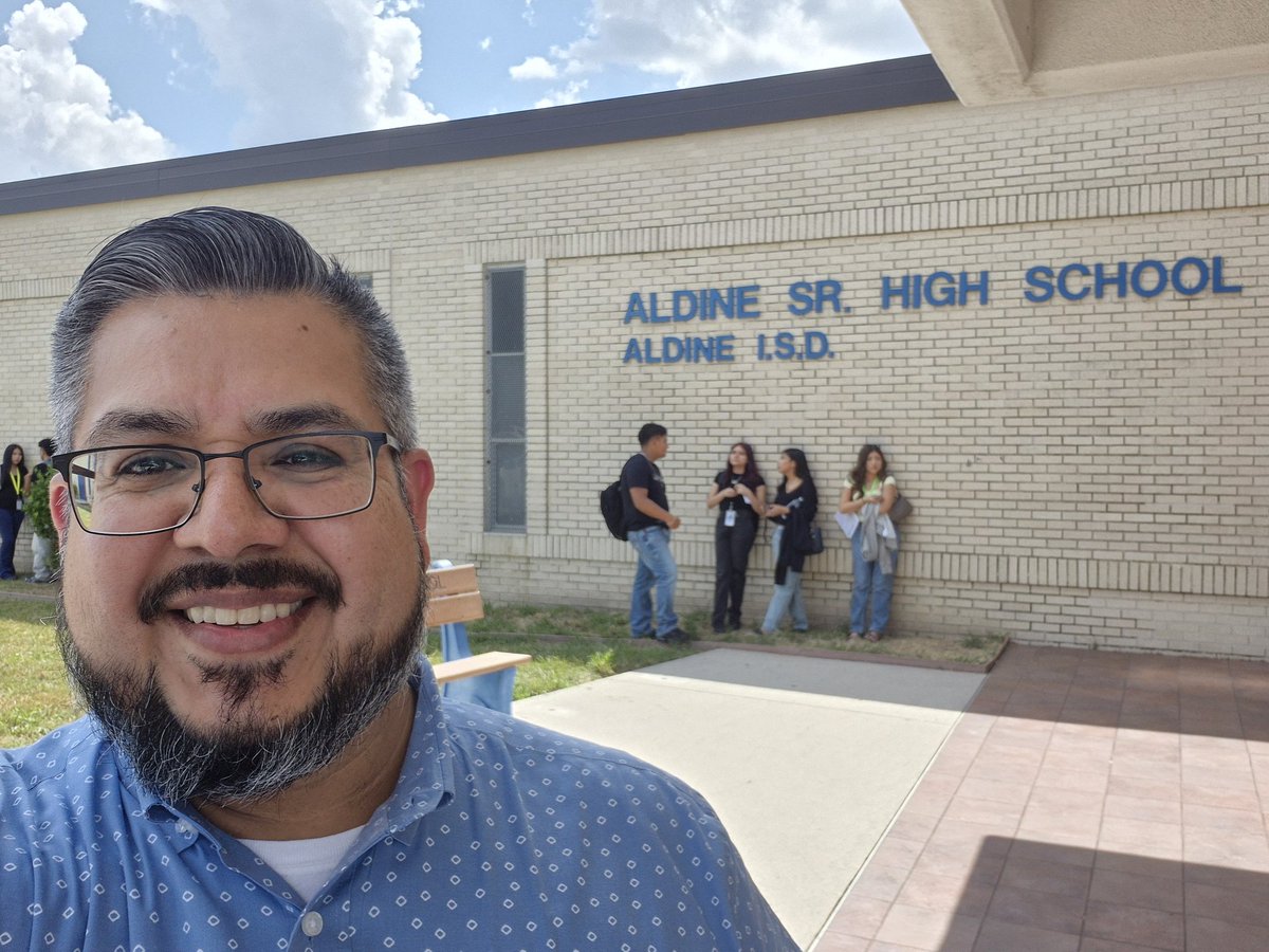 First day with kiddos at <a href="/AldineHS_AISD/">Aldine Senior High School-Aldine ISD</a>. Year 22 for me starts with new school colors, but I think this blue looks good on me! #MustangStrong!