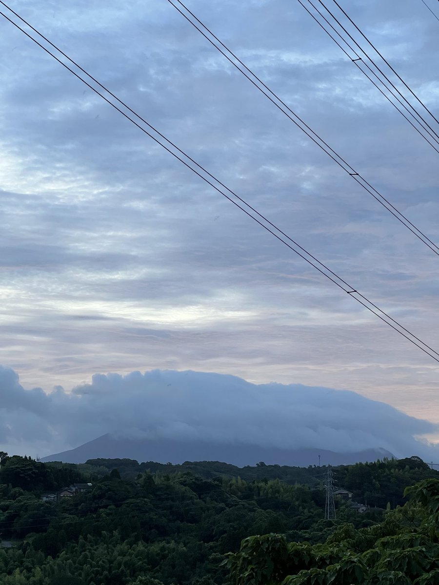 #おはようございます

今日は2番目の娘の誕生日🎉
小さい頃は怒る事も ないとっても
いい子？ でした🧒
大人になった今は夢だった職業で
頑張ってます😆

今日も健康第一❣️で よろしく
お願いします✨

平穏な毎日が戻りますように🕊🍀.∘
#イマソラ
#桜島