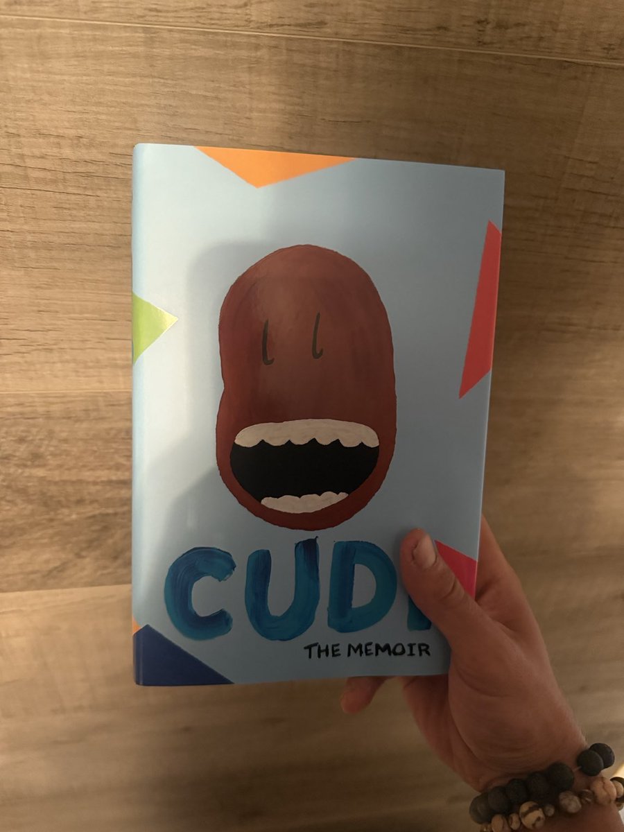⁦<a href="/KiDCuDi/">The Chosen One</a>⁩ : The Memoir just arrived! Can’t wait to get into this  

Thanks Cudder 🙌🏽🙌🏽