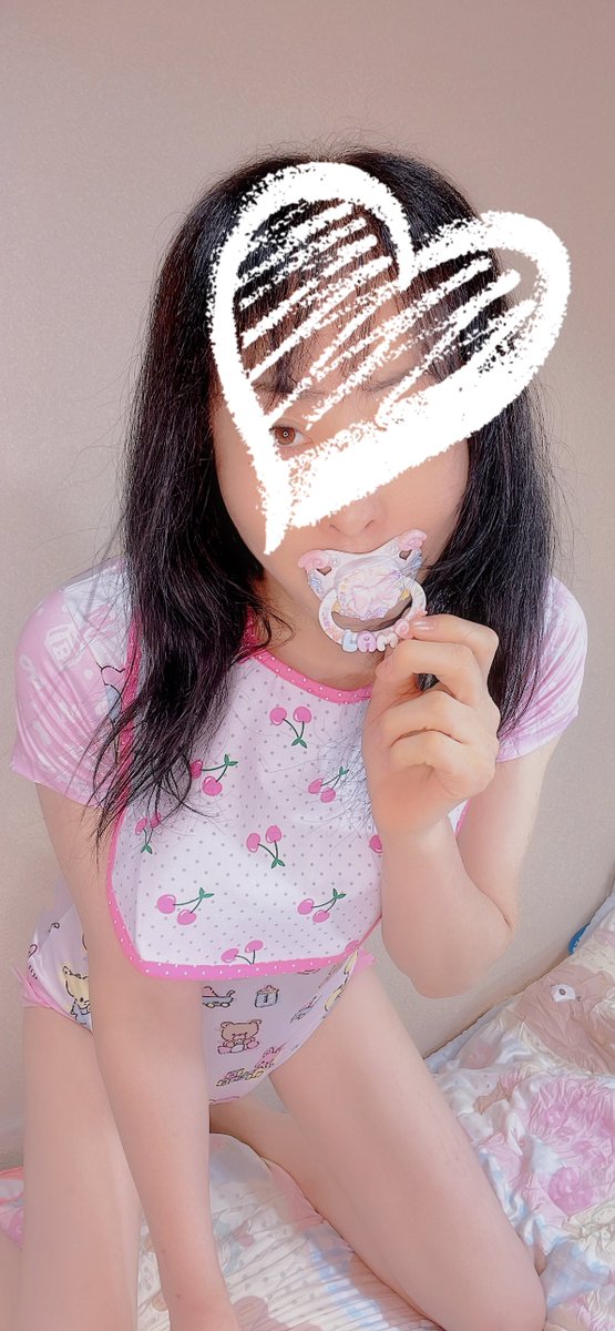 このロンパースの柄、とても可愛い"(∩>ω<∩)"
だけど、だからこそとても恥ずかしいです…(///ω///)💕💦💦
The illustration on this romper is super cute (∩>ω<∩)
But that's exactly why it's so embarrassing... (///ω///)💕💦💦
<a href="/LittleforBig/">LittleForBig</a> 
#ABDL #おむつ #ロンパース