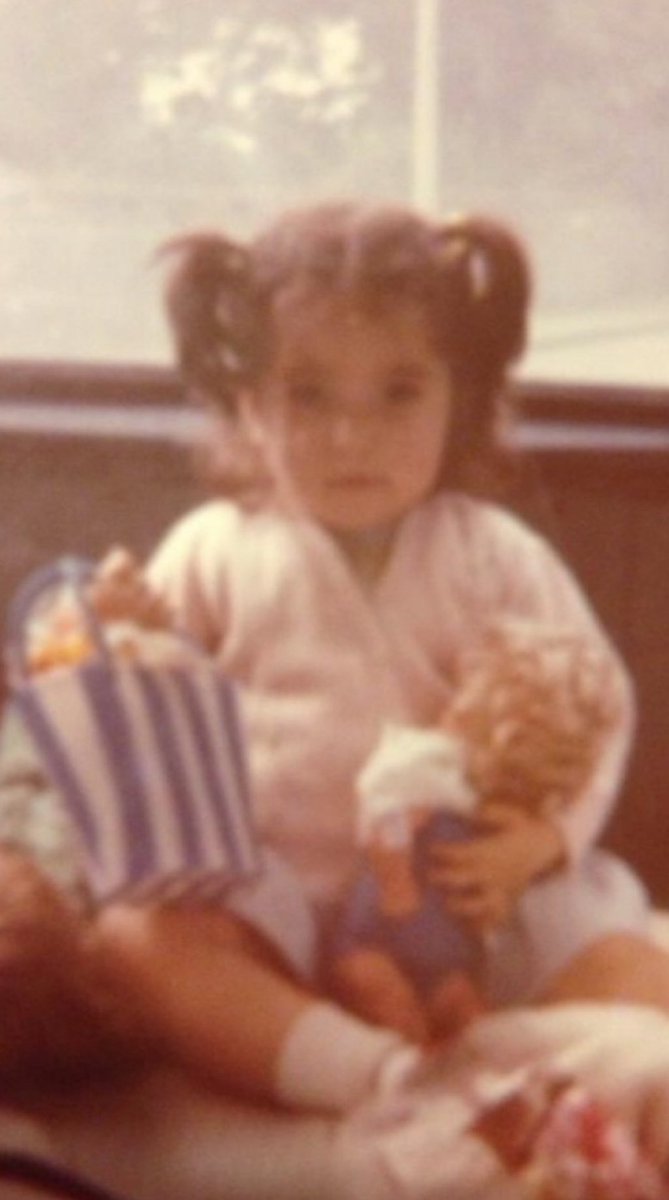 Can you look at this cute #EduGuessWho? Just about the eyes? Can always trust her. Ed woman leader. Obvious foodie. <a href="/9teaNinePercent/">Nazia</a> <a href="/Vividoutcomes/">Vidya Bellur</a> <a href="/LeeBraganza/">Lee Braganza</a> <a href="/anneg45738105/">anne g</a> <a href="/kateowbridge/">Mrs O 🙋‍♀️ FCCT</a> <a href="/TerryCulkin1/">Terry Culkin (He/Him) #AntiRacist</a> <a href="/ChristallaJ/">Christalla Jamil  FCCT</a> <a href="/pdcornish76/">Paul Cornish</a> <a href="/MeetTheNeeds/">Jo Cornish</a> <a href="/nourishworkplce/">Nourish the Workplace - Kimberley Evans</a> <a href="/MissEmmaTurner/">Em</a>