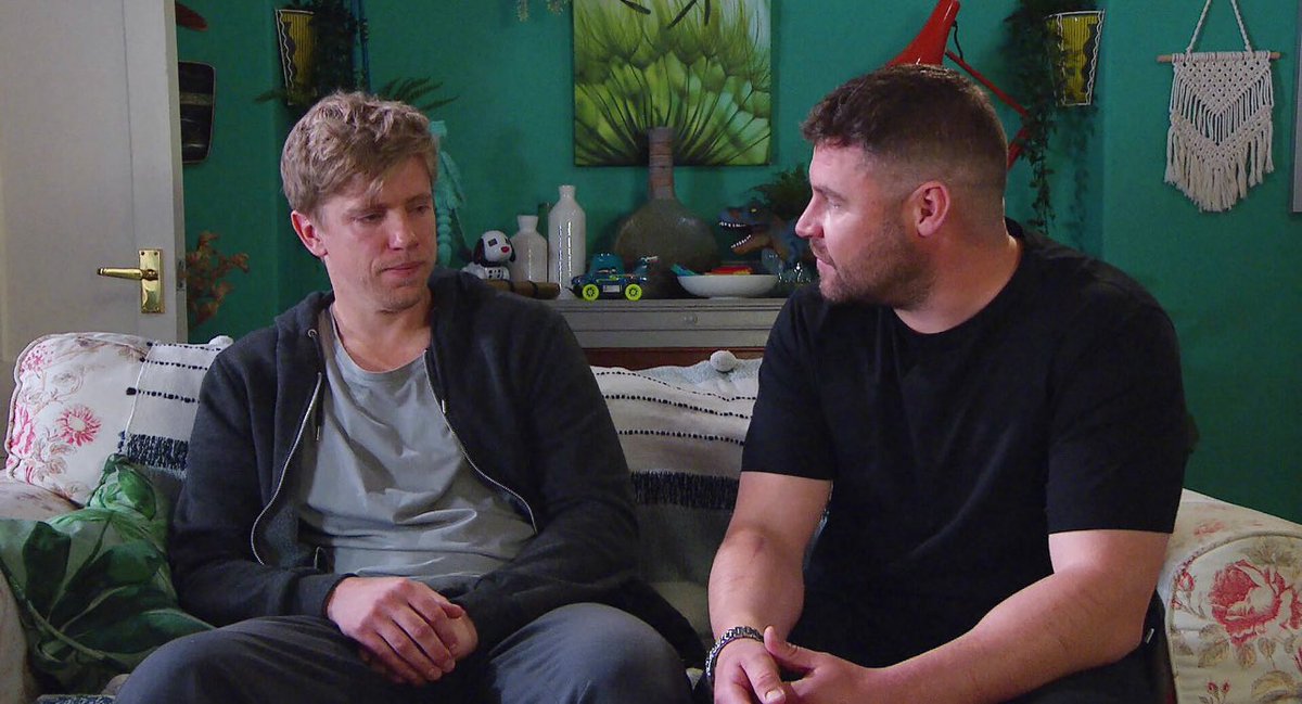 flqshbcksx's tweet photo. no we just sit here and wait 6 days. so that’s great #emmerdale #robron https://t.co/dmgT5MWJul