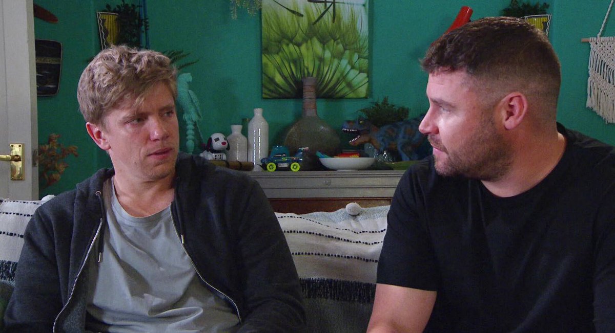 flqshbcksx's tweet photo. no we just sit here and wait 6 days. so that’s great #emmerdale #robron https://t.co/dmgT5MWJul