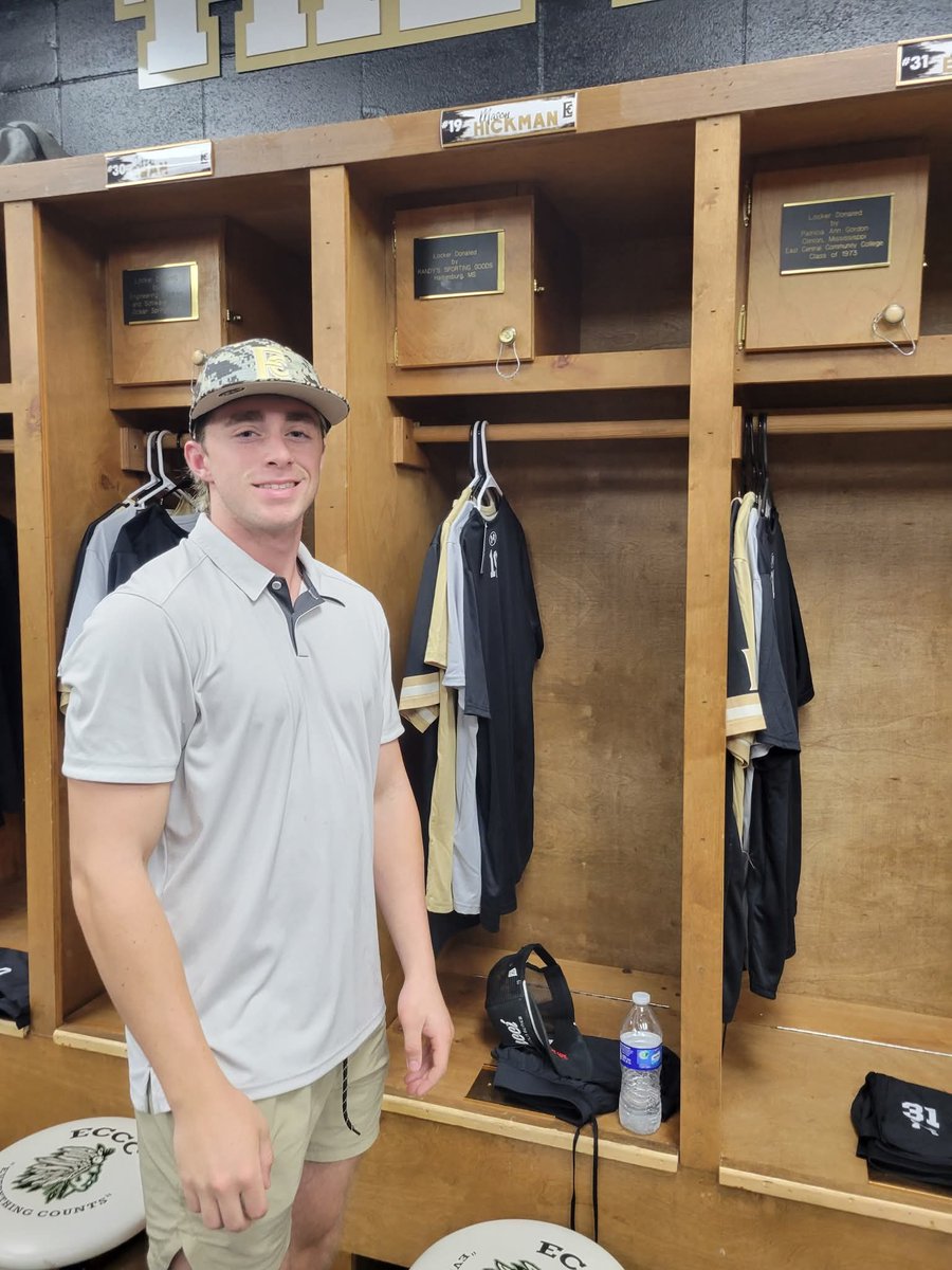 Diamondtrain18's tweet image. Sad but joyful day. This is where you are supposed to be. Very few work as hard as you and now it's time to shine. Your cheering section is going to be absolute MAYHEM! September 27th at Alex Box.

#builtbydiamond
#developedbymayhem
#SharpenTheSpear
#EverythingCounts