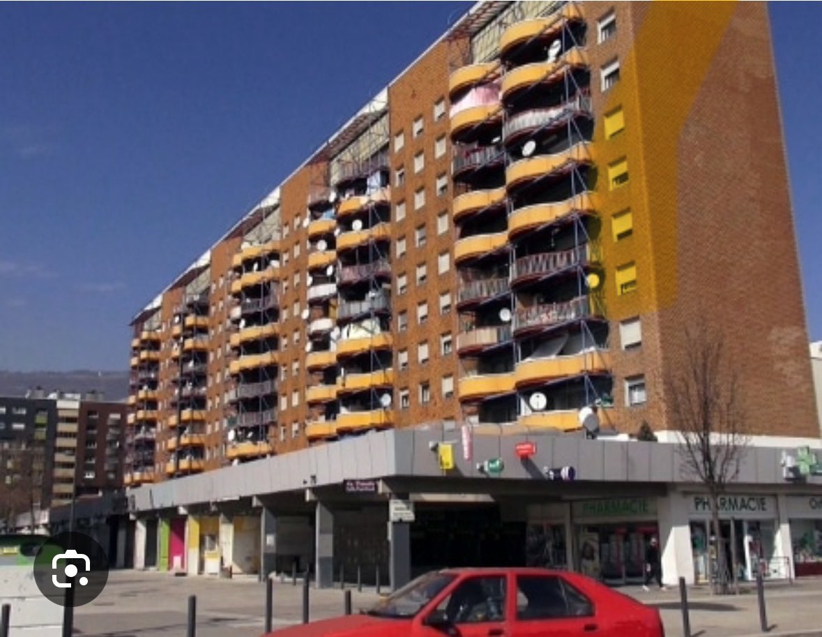 Avant les ghettos de riches,il me semble plus judicieux de soutenir les quartiers populaire de GrenobleQui ont réellement besoin de toute notre attention et de nos efforts.En cette période de canicule, la misère et les inégalités y sont palpables au quotidien