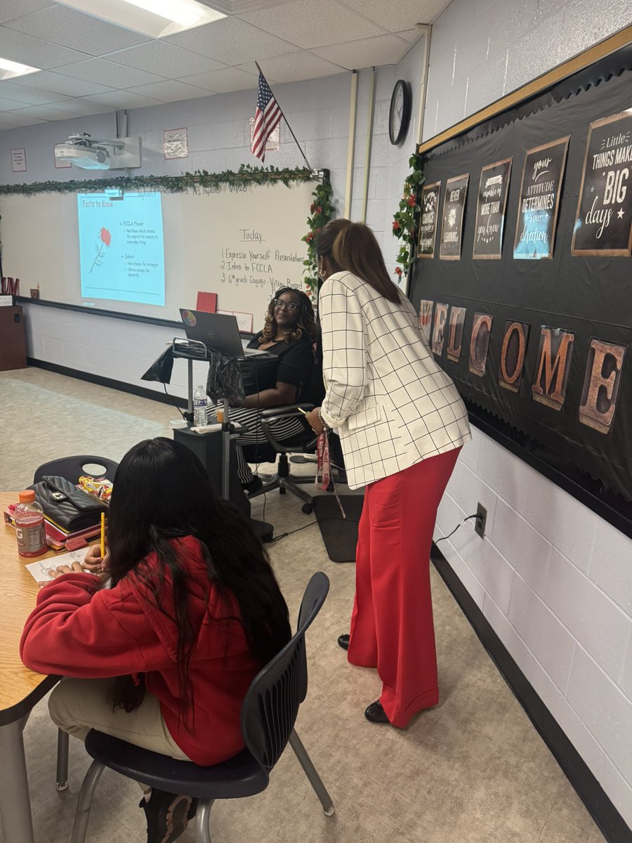 PaulDWestMiddle's tweet photo. Thank you to our business partner @ArdensGardenATL for providing Smoothies for our teachers! What a great midday pick me up! #OurCommunityCares https://t.co/AcsnDGAuFG