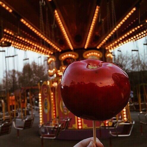 softlyinsteel's tweet photo. A trupe Luzes e Lendas | fanfiction para a #gwynrielweeks2025 #day2tropes #grumpyxsunshine

"A trupe Luzes e Lendas chega a Velaris com seu espetáculo. Para realizar uma memória de infância de Gwyn, Azriel embarca em aventuras nesse parque mágico que ele jamais imaginou viver." https://t.co/eCgk4D9u4d