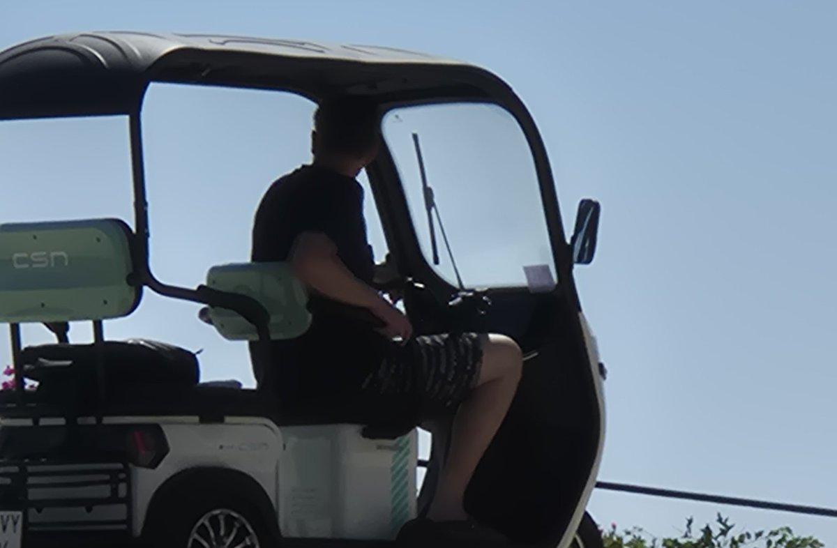 We hebben nu een Turkse Teyze Tesla. Druk bezig met Tofas stickers bestellen, led lampen en tapijt. 1500 eu maar dit ding is echt zo fijn. Moeite om een grote dobbelsteen te vinden voor de voorruit. Toeter valt wel n beetje tegen. 8 out 10 with indirim.