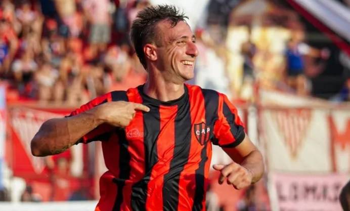 Otro que pasa el túnel subfluvial...
Julián Marcioni es nuevo jugador del negro
Llega por un intercambio sin dinero por Jourdan
Firma un contrato por 3 años