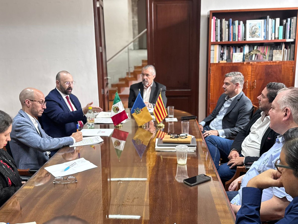 Gob. de Cataluña en México y Centroamérica (@catalunya_mx) on Twitter photo <a href="/LleirDaban/">Lleïr Daban Hurtós</a> <a href="/eapccat/">EAPC</a> <a href="/gencatdigital/">Gencat Digital</a> <a href="/exteriorscat/">Unió Europea i Acció Exterior</a> <a href="/Horaciofdzc/">Horacio Fernández Castillo</a> <a href="/InnovacionJal/">Secretaría de Innovación, Ciencia y Tecnología</a> <a href="/accio_cat/">ACCIÓ</a> <a href="/empresacat/">Empresa</a> <a href="/recercauniscat/">Recerca i Universitats</a> <a href="/rocio_lancaster/">Rocio Lancaster</a> <a href="/Secturjal/">Secretaría de Turismo de Jalisco</a> <a href="/turismecat/">Turisme</a> <a href="/JaliscoEsMexico/">Jalisco Es México</a> Con Gerardo Ascencio, Secretario de <a href="/CulturaJalisco/">Cultura Jalisco</a>, se acordó impulsar acción conjuntas en el marco de #Barcelona <a href="/bcn_ajuntament/">Ajuntament de Barcelona</a> como invitada de honor de la <a href="/FILGuadalajara/">FIL Guadalajara</a>. Además de apoyar las iniciativas de cine, literatura y fotografía de la Delegación en #Jalisco📚 <a href="/LleirDaban/">Lleïr Daban Hurtós</a> <a href="/eapccat/">EAPC</a> <a href="/gencatdigital/">Gencat Digital</a> <a href="/exteriorscat/">Unió Europea i Acció Exterior</a> <a href="/Horaciofdzc/">Horacio Fernández Castillo</a> <a href="/InnovacionJal/">Secretaría de Innovación, Ciencia y Tecnología</a> <a href="/accio_cat/">ACCIÓ</a> <a href="/empresacat/">Empresa</a> <a href="/recercauniscat/">Recerca i Universitats</a> <a href="/rocio_lancaster/">Rocio Lancaster</a> <a href="/Secturjal/">Secretaría de Turismo de Jalisco</a> <a href="/turismecat/">Turisme</a> <a href="/JaliscoEsMexico/">Jalisco Es México</a> Con Gerardo Ascencio, Secretario de <a href="/CulturaJalisco/">Cultura Jalisco</a>, se acordó impulsar acción conjuntas en el marco de #Barcelona <a href="/bcn_ajuntament/">Ajuntament de Barcelona</a> como invitada de honor de la <a href="/FILGuadalajara/">FIL Guadalajara</a>. Además de apoyar las iniciativas de cine, literatura y fotografía de la Delegación en #Jalisco📚