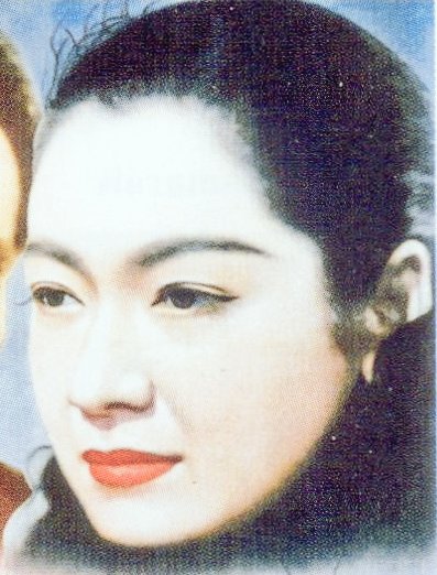 EmanuelaMorell1's tweet image. Nell’aria balenavano scene di film. L’attrice Setsuko Hara distesa al sole, la sua espressione trasparente e il suo sorriso radioso. Lavorò con entrambi i maestri: prima con Kurosawa e poi sei film con Ozu.
#PattiSmith
#MTrain